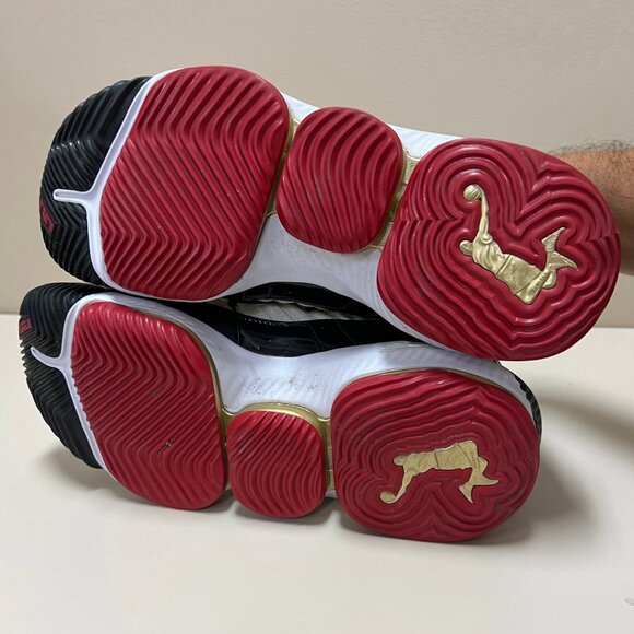 Like New Nike LeBron XVI Remix Men's Size 11.5 White Black Red CD2451-101 - Picture 2 of 8